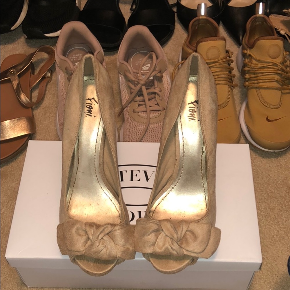 Tan Bow Heels